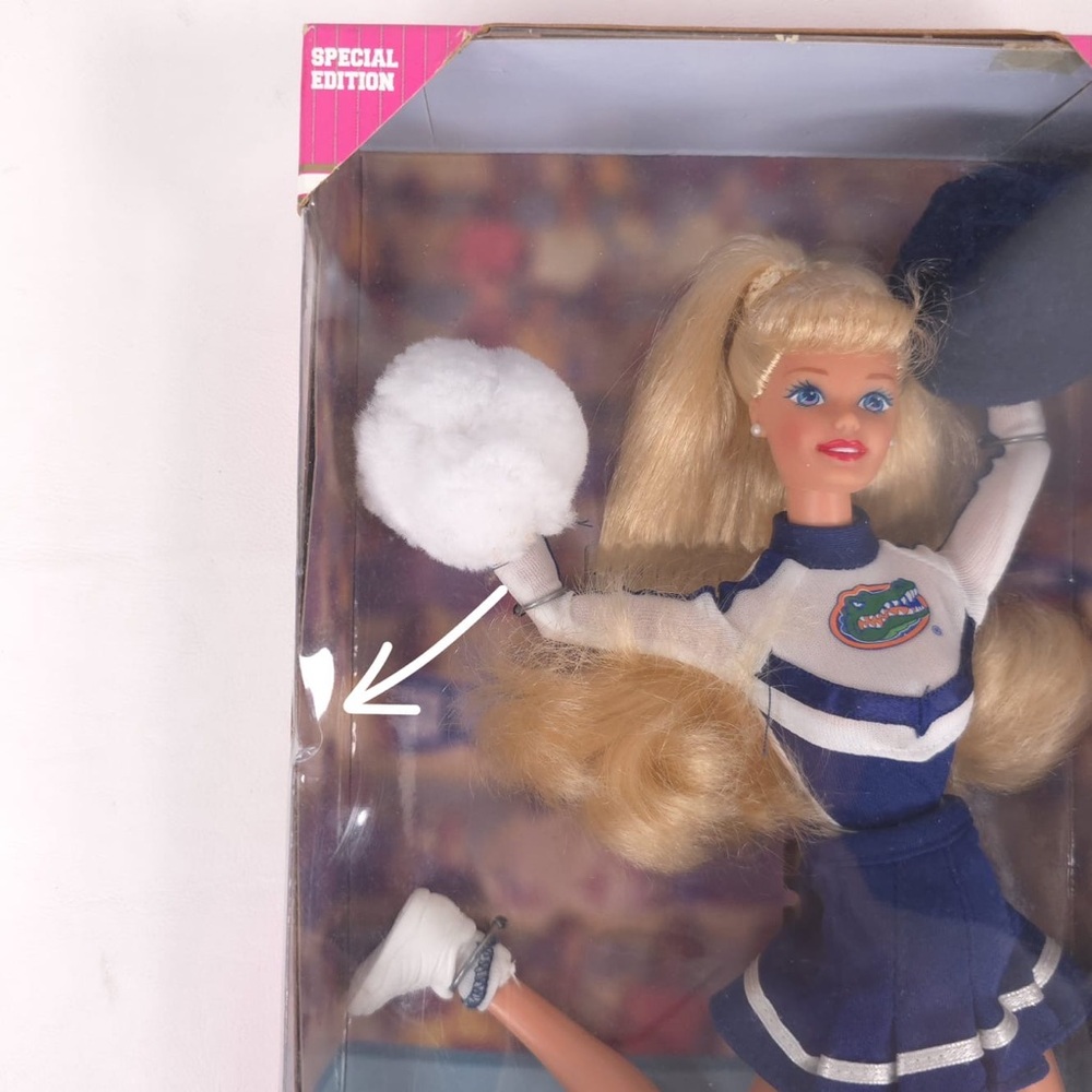1996 VINTAGE BARBIE UNIVERSITY OF FLORIDA GATORS CHEERLEADER DOLL 17700 NIB - Picture 9 of 14